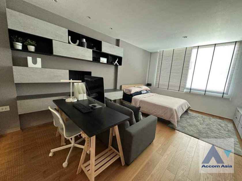 4  3 br Townhouse For Sale in Krungthep Kreetha ,Bangkok  at Nirvana Define Srinakarin-Rama9 AA40105