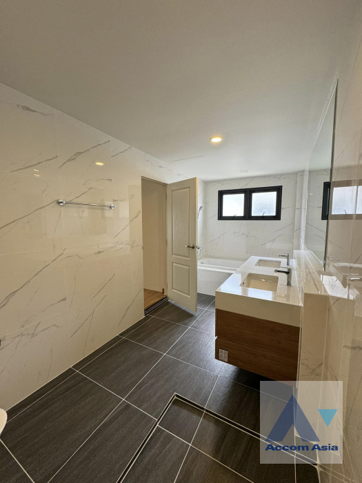 22  4 br House for rent and sale in Phaholyothin ,Bangkok  at Centro Vibhavadi AA40110