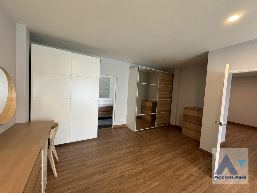 18  4 br House for rent and sale in Phaholyothin ,Bangkok  at Centro Vibhavadi AA40110