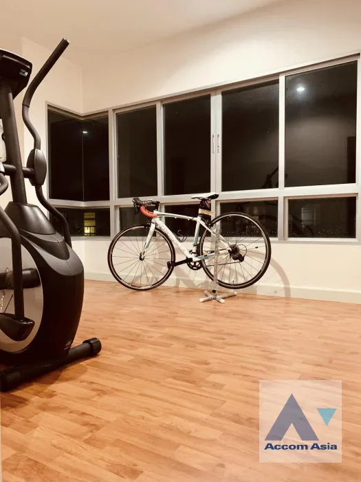 unit 4 Bedrooms  House For Rent in Petchkasem, Bangkok  near BTS Bang Wa (AA40111)