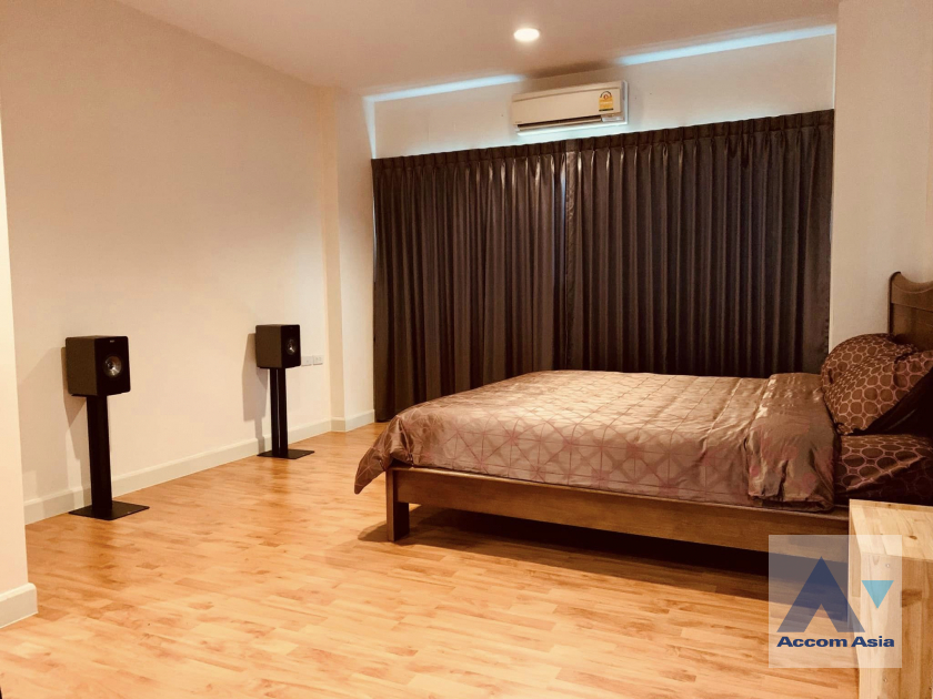 10  4 br House For Rent in Petchkasem ,Bangkok BTS Bang Wa at Life Bangkok Boulevard Ratchaphruek-Charan AA40111
