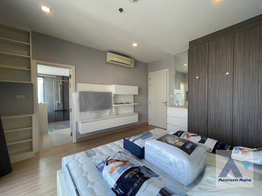 8  2 br Condominium For Sale in Charoen Nakhon ,Bangkok BTS Krung Thon Buri at Urbano Absolute Sathorn AA40114