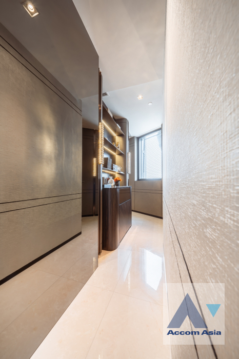 20  2 br Condominium For Sale in Charoen Nakhon ,Bangkok BTS Krung Thon Buri at Banyan Tree Residences Riverside AA40115