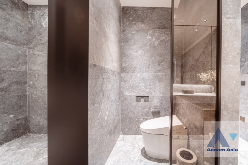 27  2 br Condominium For Sale in Charoen Nakhon ,Bangkok BTS Krung Thon Buri at Banyan Tree Residences Riverside AA40115