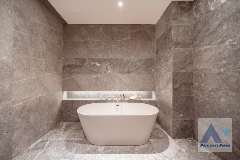 29  2 br Condominium For Sale in Charoen Nakhon ,Bangkok BTS Krung Thon Buri at Banyan Tree Residences Riverside AA40115