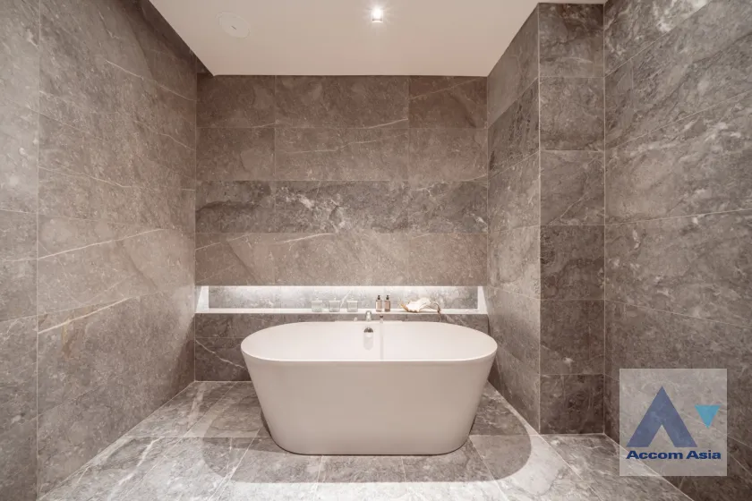 29  2 br Condominium For Sale in Charoen Nakhon ,Bangkok BTS Krung Thon Buri at Banyan Tree Residences Riverside AA40115