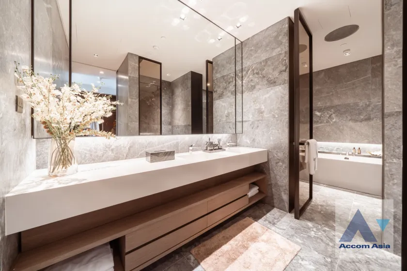 30  2 br Condominium For Sale in Charoen Nakhon ,Bangkok BTS Krung Thon Buri at Banyan Tree Residences Riverside AA40115