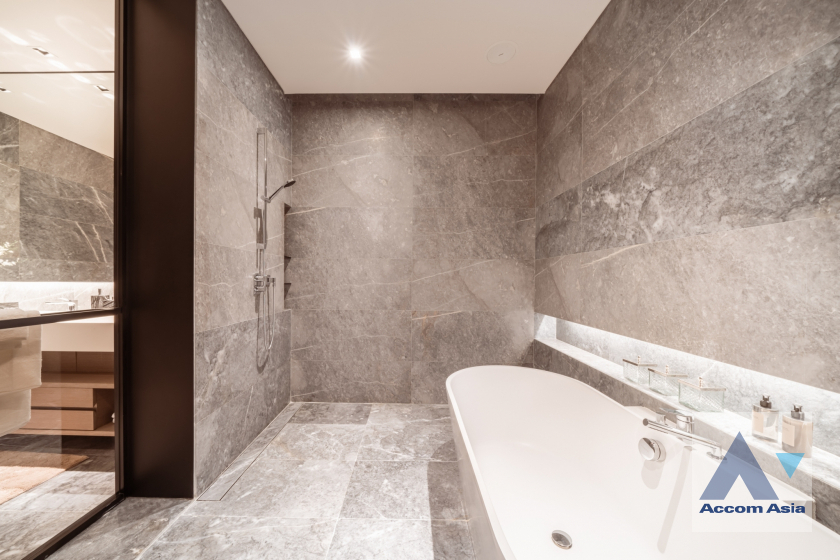 28  2 br Condominium For Sale in Charoen Nakhon ,Bangkok BTS Krung Thon Buri at Banyan Tree Residences Riverside AA40115