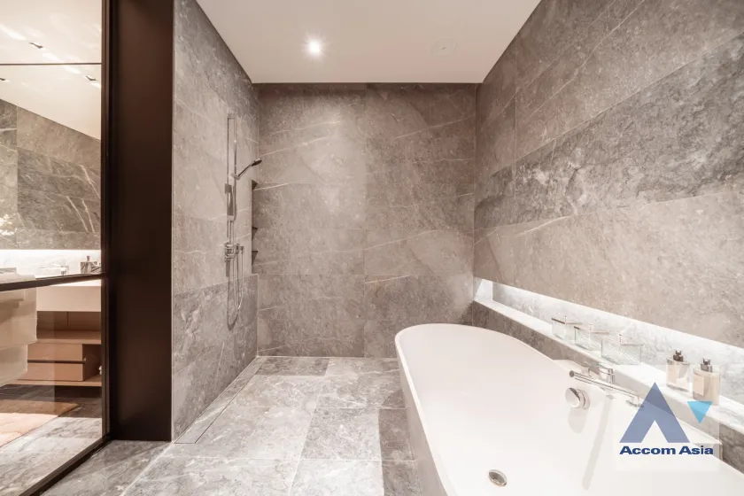 28  2 br Condominium For Sale in Charoen Nakhon ,Bangkok BTS Krung Thon Buri at Banyan Tree Residences Riverside AA40115