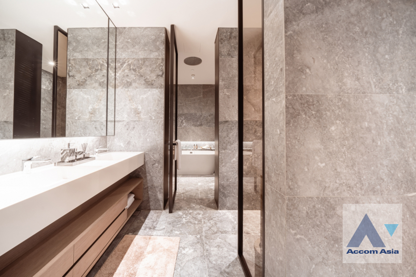 31  2 br Condominium For Sale in Charoen Nakhon ,Bangkok BTS Krung Thon Buri at Banyan Tree Residences Riverside AA40115