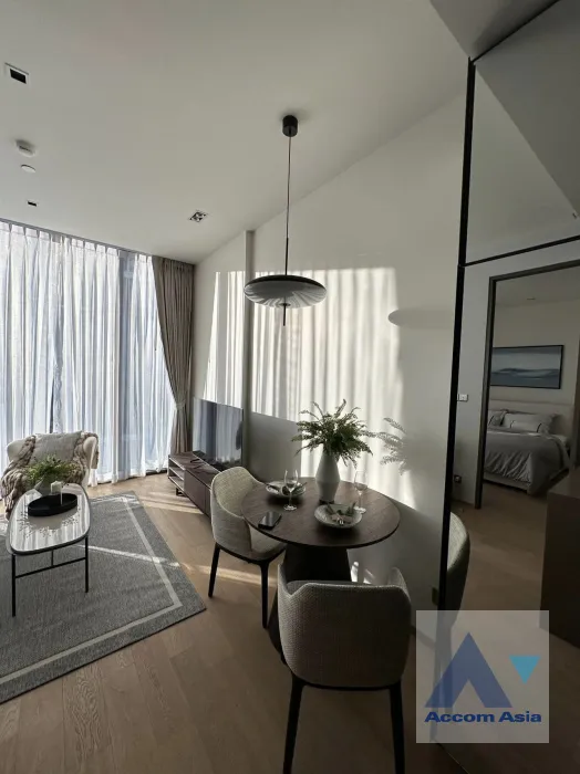  2  1 br Condominium For Rent in Ploenchit ,Bangkok BTS Chitlom at 28 Chidlom AA40124