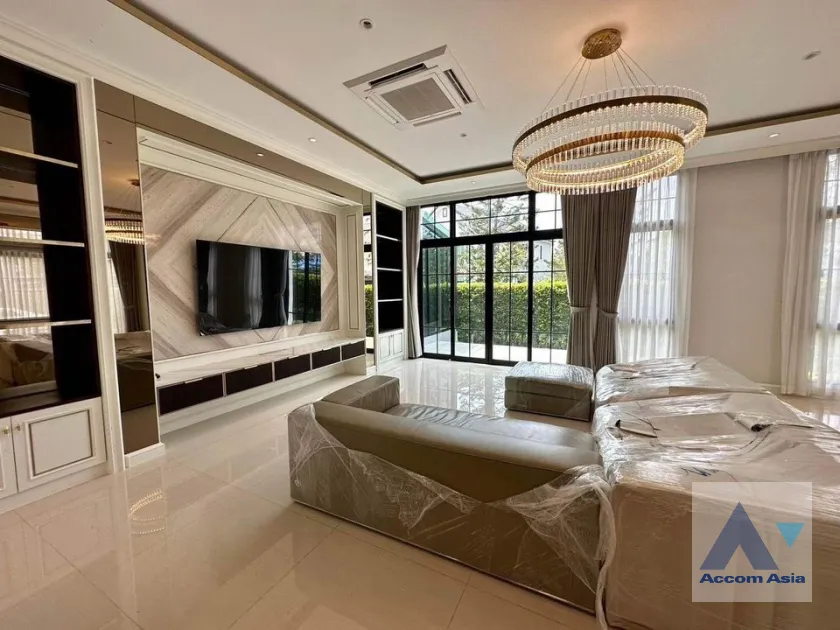 unit 4 Bedrooms  House For Sale in Dusit, Bangkok  (AA40145)