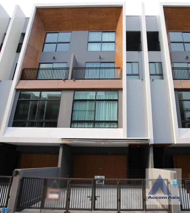 unitFully Furnished |  3 Bedrooms  Townhouse For Rent in Pattanakarn, Bangkok  near ARL Ramkhamhaeng (AA40151)