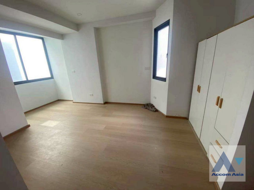 9  House For Rent in Ratchadaphisek ,Bangkok MRT Phetchaburi AA40155