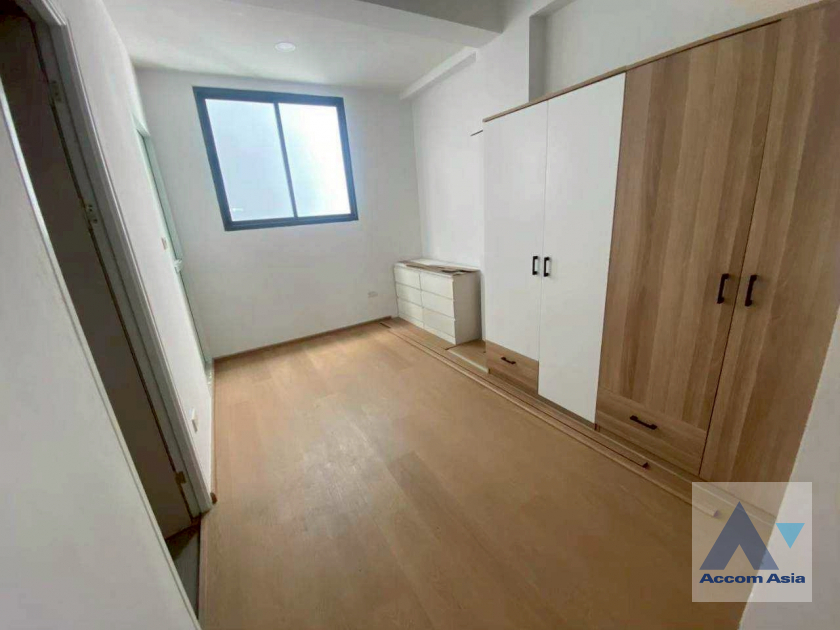 11  House For Rent in Ratchadaphisek ,Bangkok MRT Phetchaburi AA40155