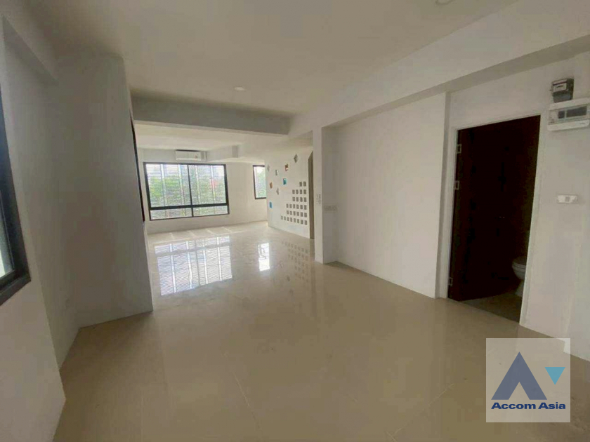  2  House For Rent in Ratchadaphisek ,Bangkok MRT Phetchaburi AA40155