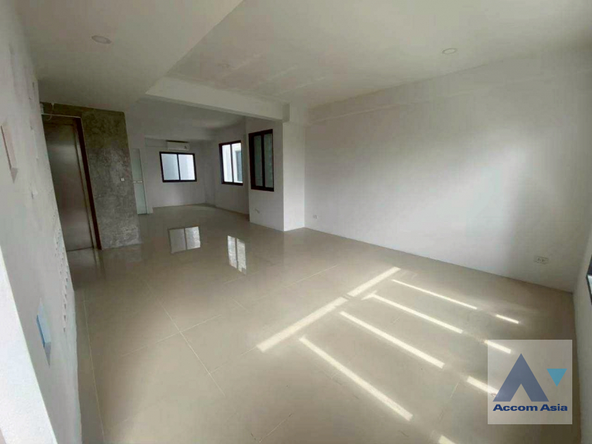 12  House For Rent in Ratchadaphisek ,Bangkok MRT Phetchaburi AA40155