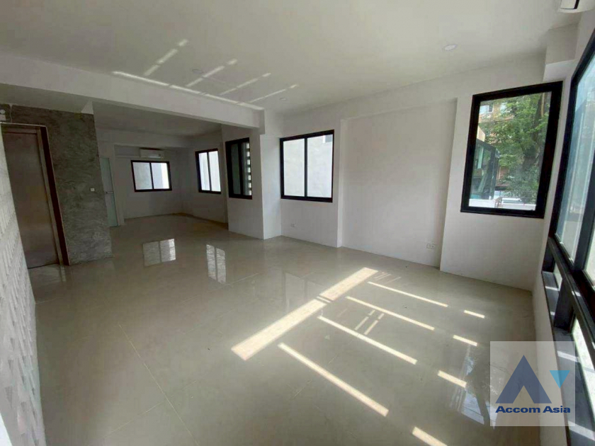 13  House For Rent in Ratchadaphisek ,Bangkok MRT Phetchaburi AA40155