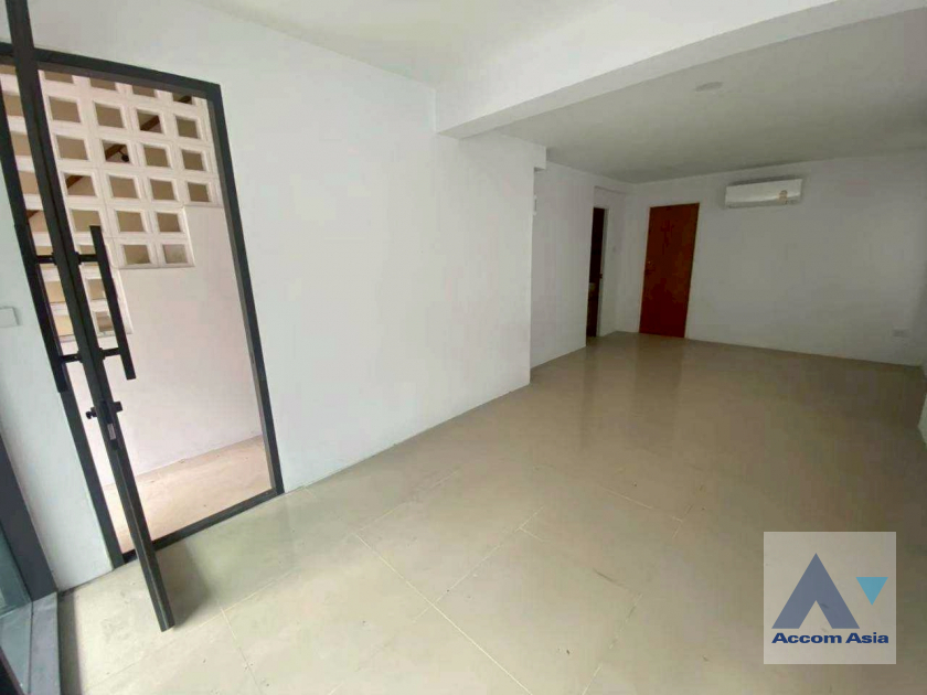 5  House For Rent in Ratchadaphisek ,Bangkok MRT Phetchaburi AA40155