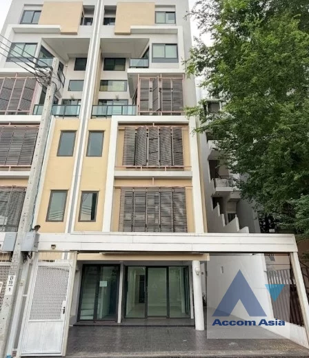  2  House For Rent in Ratchadaphisek ,Bangkok MRT Phetchaburi AA40155