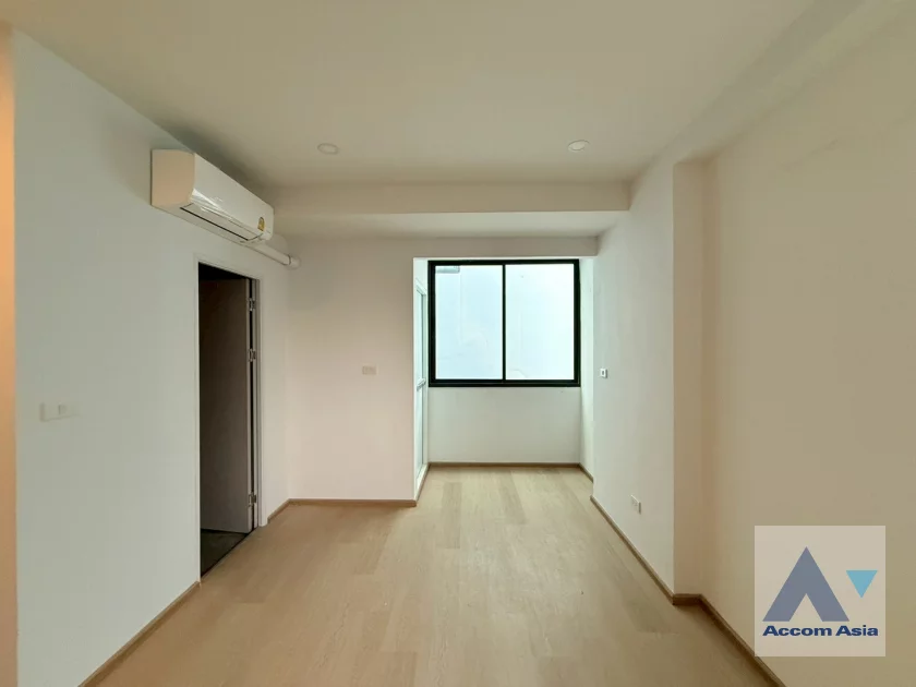 15  House For Rent in Ratchadaphisek ,Bangkok MRT Phetchaburi AA40155