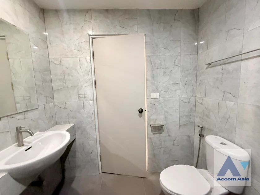 27  House For Rent in Ratchadaphisek ,Bangkok MRT Phetchaburi AA40155