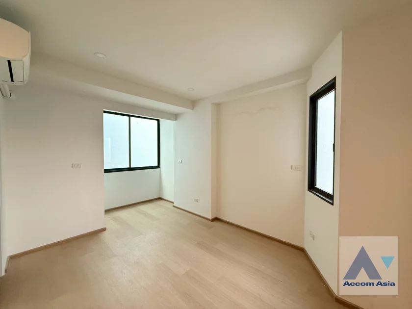 16  House For Rent in Ratchadaphisek ,Bangkok MRT Phetchaburi AA40155
