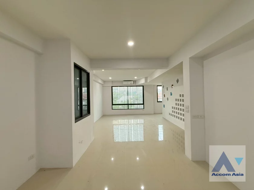 17  House For Rent in Ratchadaphisek ,Bangkok MRT Phetchaburi AA40155