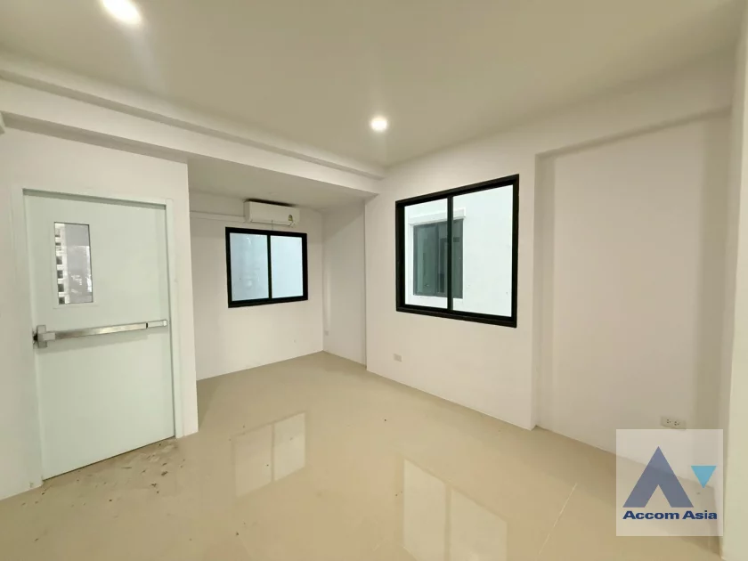 19  House For Rent in Ratchadaphisek ,Bangkok MRT Phetchaburi AA40155