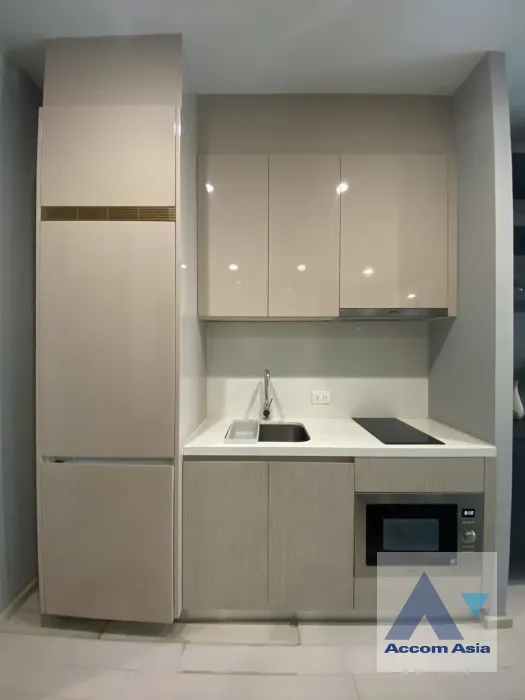 unit 1 Bedroom  Condominium For Rent in Ploenchit, Bangkok  near BTS Ploenchit (AA40158)