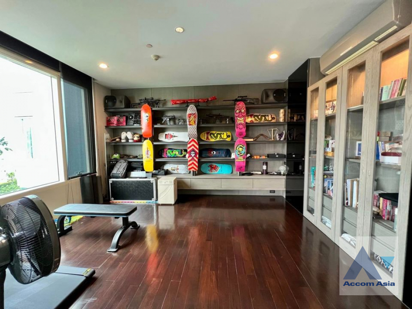 6  3 br Condominium For Sale in Charoen Nakhon ,Bangkok BTS Krung Thon Buri at WaterMark Chaophraya River AA40161