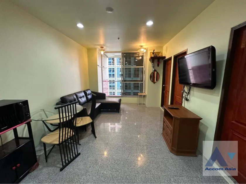 unit 2 Bedrooms  Condominium For Sale in Silom, Bangkok  near BTS Surasak (AA40183)