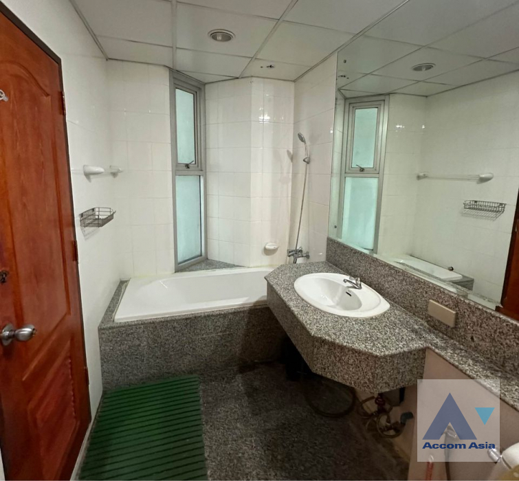 7  2 br Condominium For Sale in Silom ,Bangkok BTS Surasak at Sathorn House AA40183