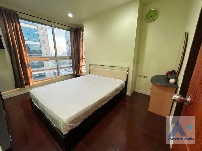 unit 2 Bedrooms  Condominium For Sale in Silom, Bangkok  near BTS Surasak (AA40183)