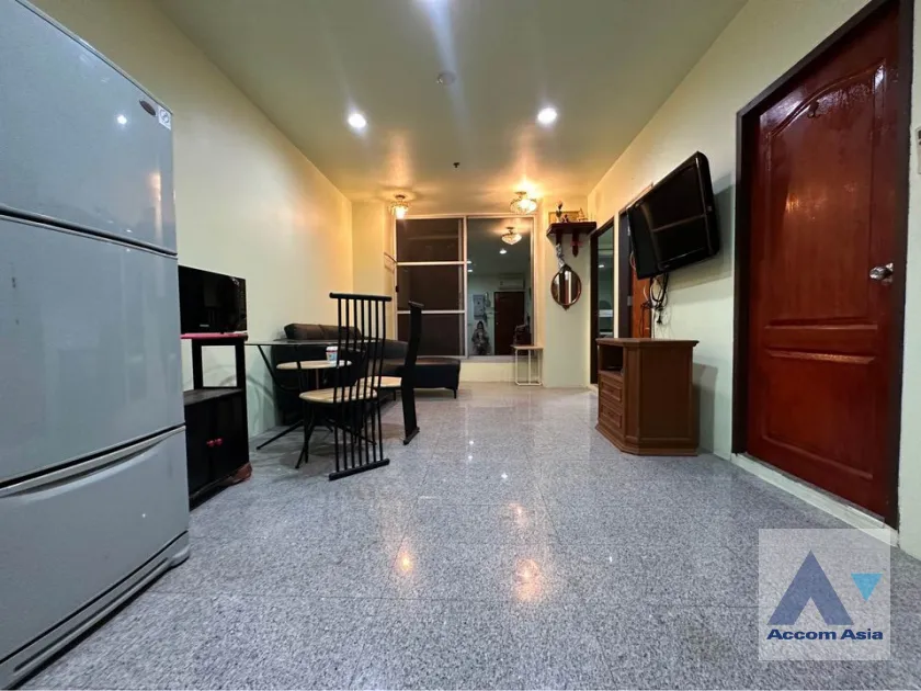 unit 2 Bedrooms  Condominium For Sale in Silom, Bangkok  near BTS Surasak (AA40183)