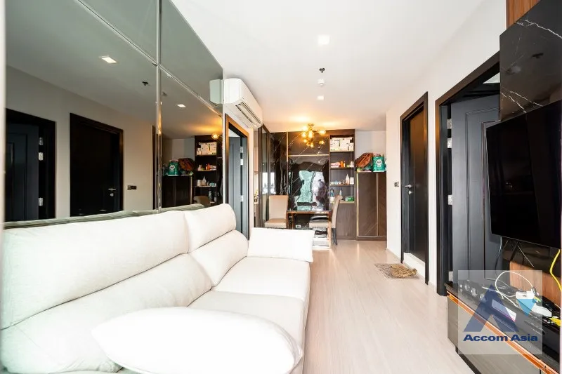 unit 2 Bedrooms  Condominium For Sale in Phaholyothin, Bangkok  near MRT Rama 9 (AA40211)
