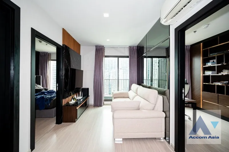 unit 2 Bedrooms  Condominium For Sale in Phaholyothin, Bangkok  near MRT Rama 9 (AA40211)