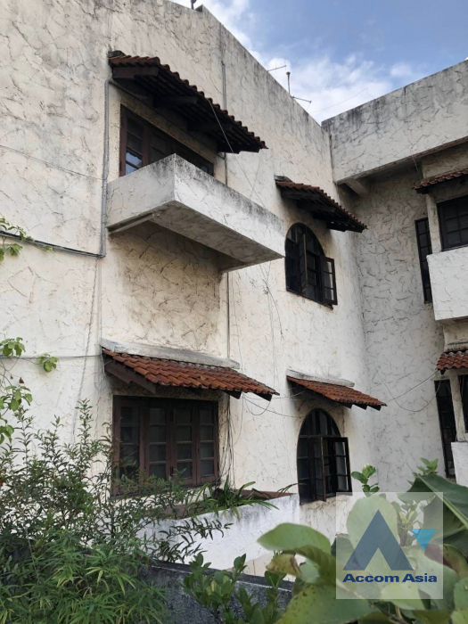  1  13 br Building For Sale in Sathorn ,Bangkok BRT Sathorn - BTS Saint Louis AA40222