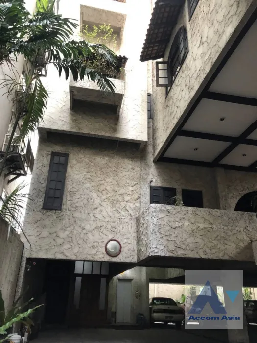 unit 13 Bedrooms  Building For Sale in Sathorn, Bangkok  near BRT Sathorn - BTS Saint Louis (AA40222)