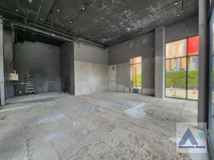 unit Retail / showroom For Rent in Sathorn, Bangkok  near BTS Surasak (AA40225)