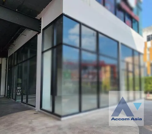 unit Retail / showroom For Rent in Sathorn, Bangkok  near BTS Surasak (AA40225)