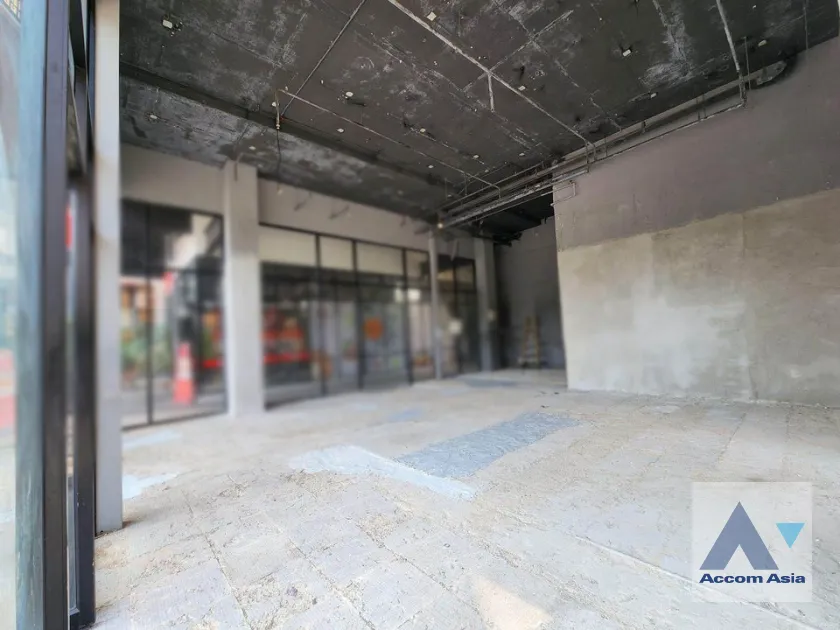 unit Retail / showroom For Rent in Sathorn, Bangkok  near BTS Surasak (AA40225)