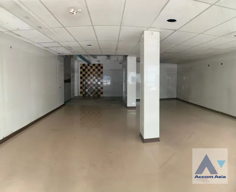  2  Shophouse For Rent in Silom ,Bangkok BTS Surasak AA40234