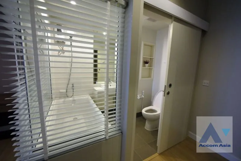 unit 1 Bedroom  Condominium For Rent in Sathorn, Bangkok  near BTS Chong Nonsi (AA40237)