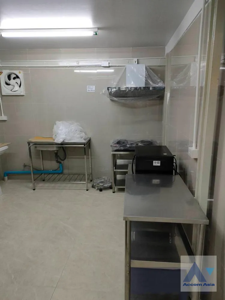 7  3 br Townhouse for rent and sale in Rama 3 ,Bangkok BTS Saphan Taksin AA40246