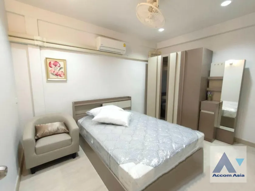 14  3 br Townhouse for rent and sale in Rama 3 ,Bangkok BTS Saphan Taksin AA40246