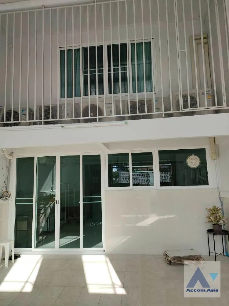 15  3 br Townhouse for rent and sale in Rama 3 ,Bangkok BTS Saphan Taksin AA40246