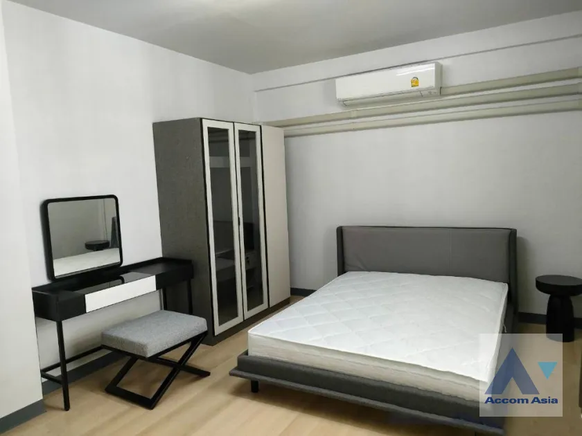 12  3 br Townhouse for rent and sale in Rama 3 ,Bangkok BTS Saphan Taksin AA40246