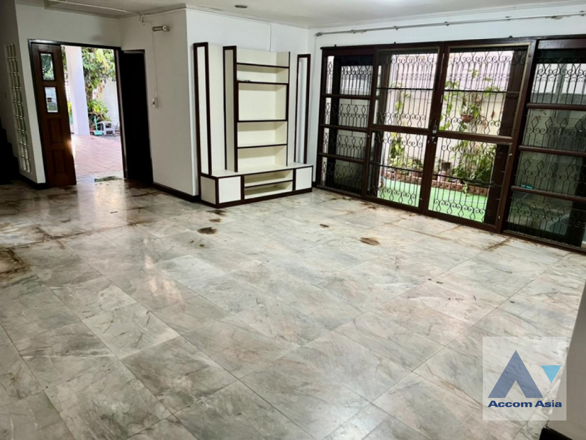 1  4 br Townhouse For Rent in Phaholyothin ,Bangkok MRT Lat Phrao AA40265