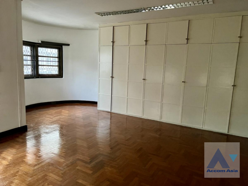 10  4 br Townhouse For Rent in Phaholyothin ,Bangkok MRT Lat Phrao AA40265